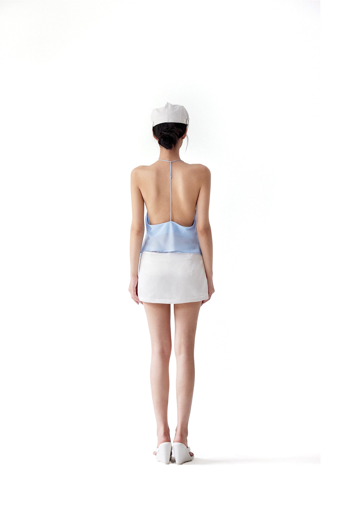 HALTER NECK BACKLESS TOP