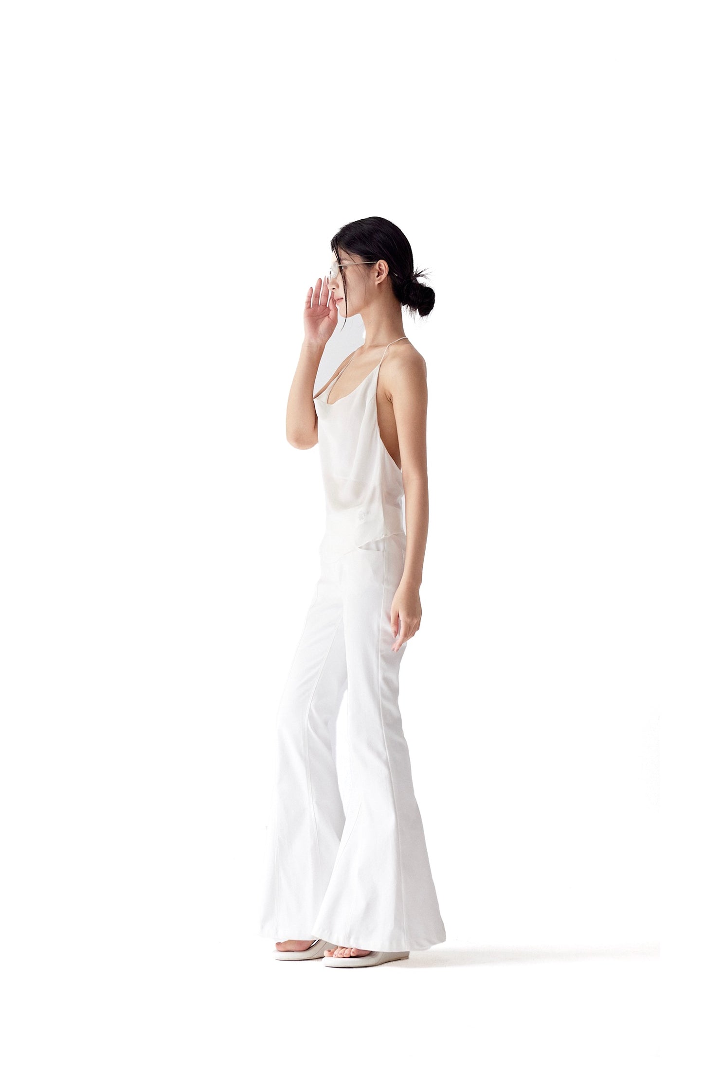 HALTER NECK BACKLESS TOP
