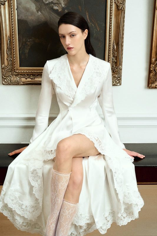 LACE LAPEL EMBROIDERED TAILCOAT-STYLE OVERCOAT / WHITE