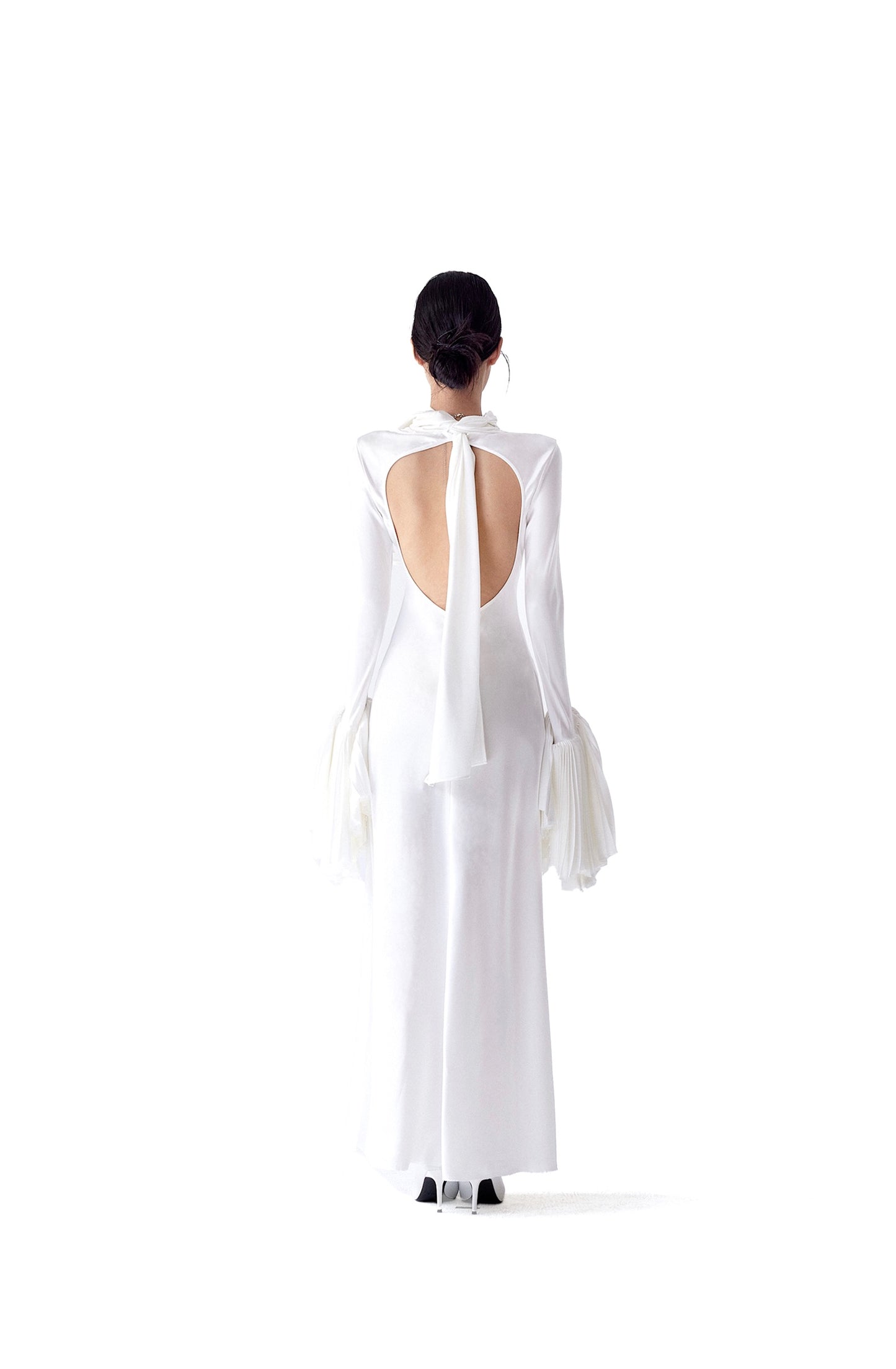BACKLESS MAXI DRESS WITH RUFFLED SLEEVES